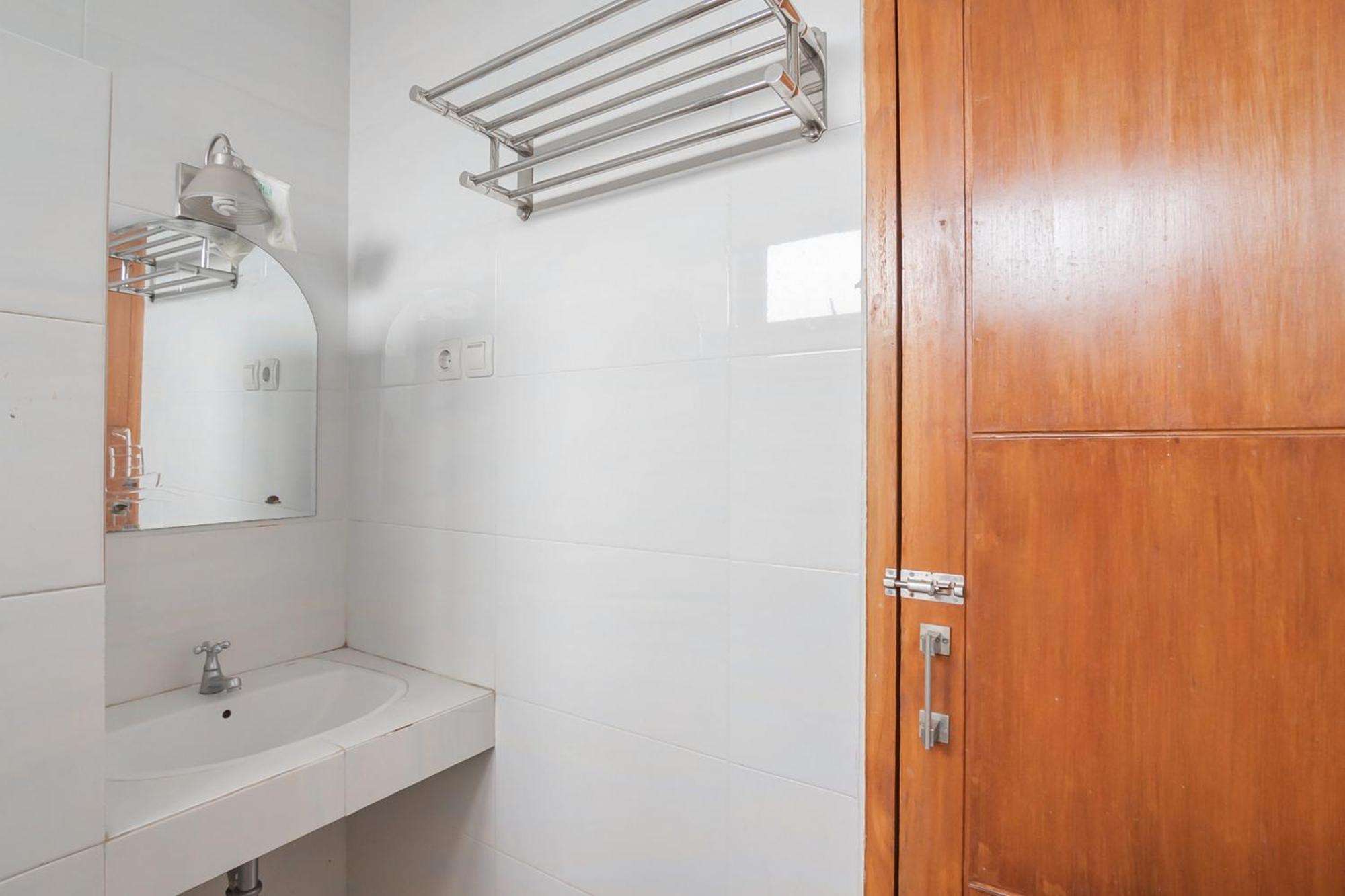 Reddoorz Near Sukabumi Station 2 Hotel Exterior photo