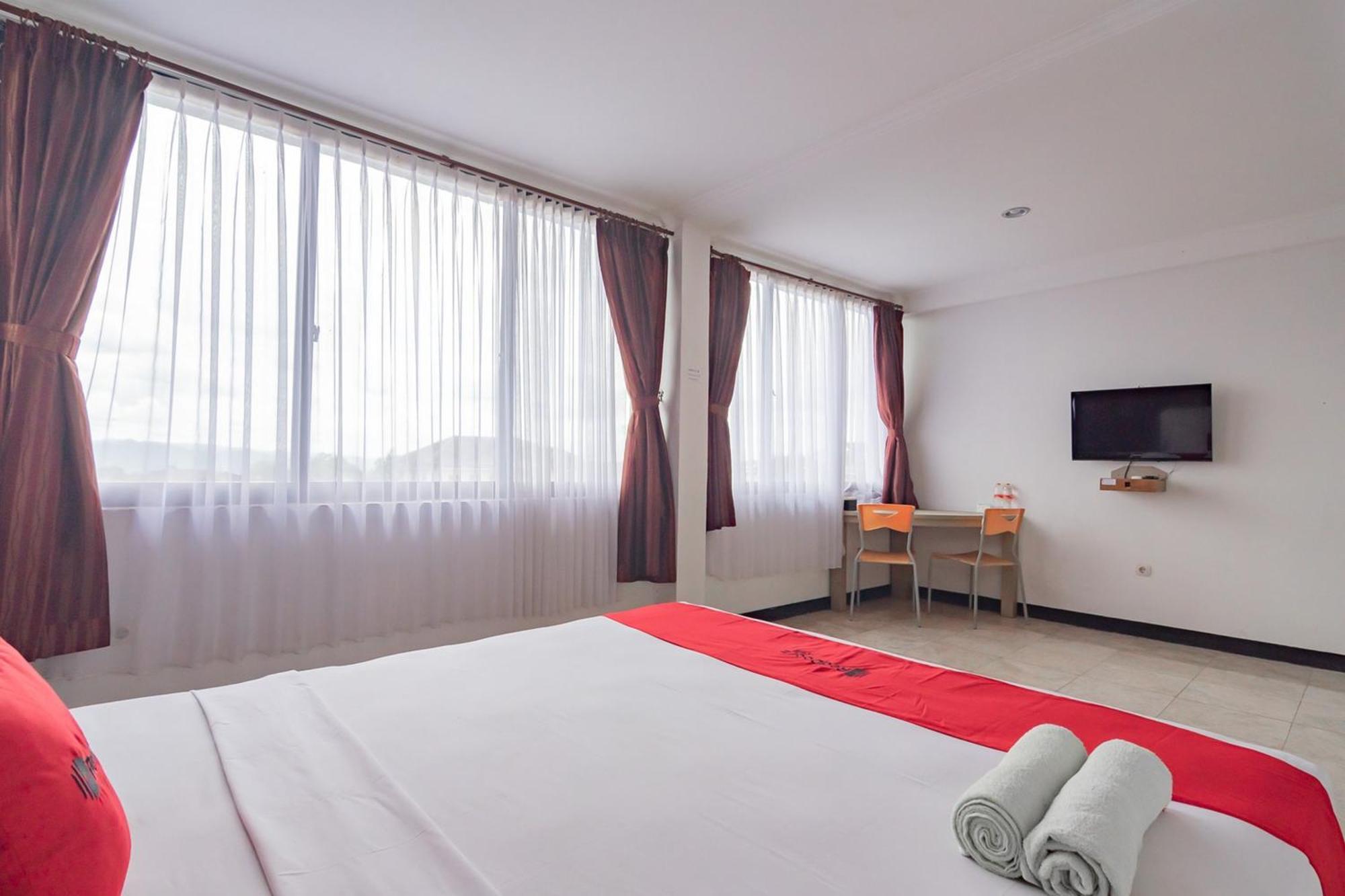 Reddoorz Near Sukabumi Station 2 Hotel Exterior photo